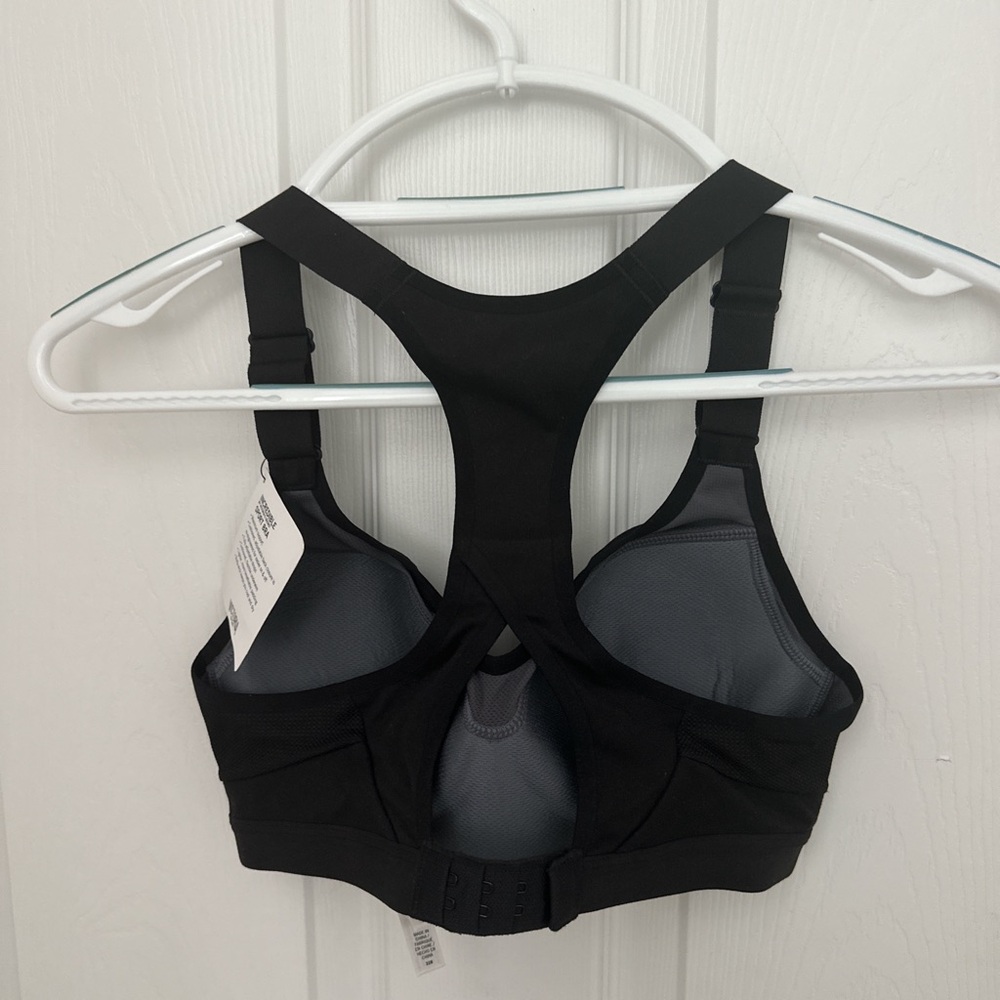 Incredible by Victoria’s Secret Women's Black Racerback Sports Bra - Picture 2 of 9